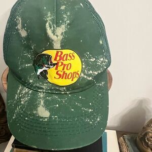 ‎Distressed youth Bass Pro Shops customized trucker SnapBack.